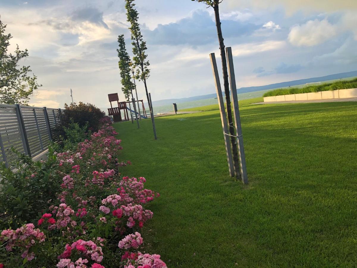 Lela Lakeside A Vizek Szerelmeseinek Apartman *